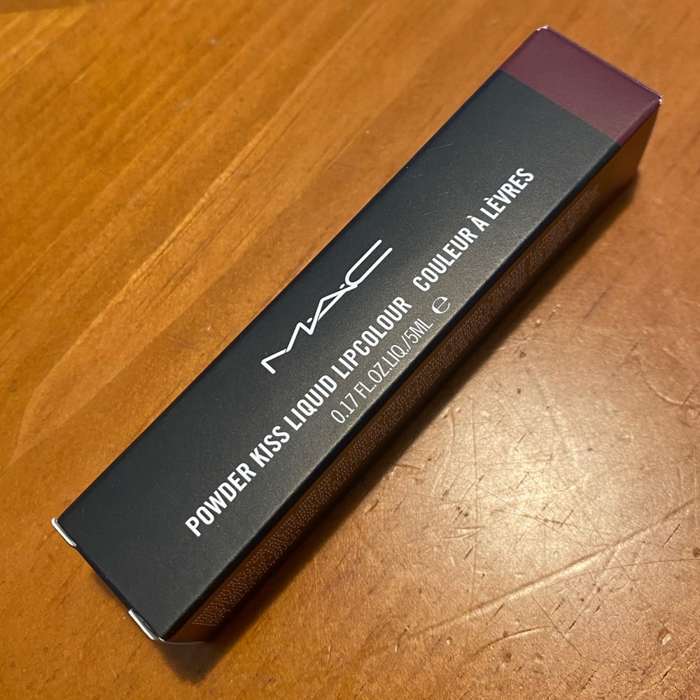 MAC Powder Kiss Liquid Lipcolour Make Love to the Camera - Picture 3 of 16